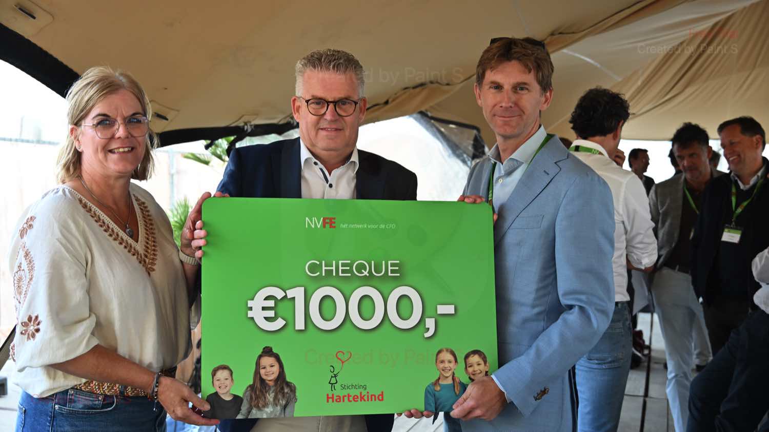 Overhandigen cheque Stichting Hartekind_web